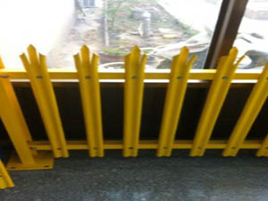 <b>钢板护栏</b>